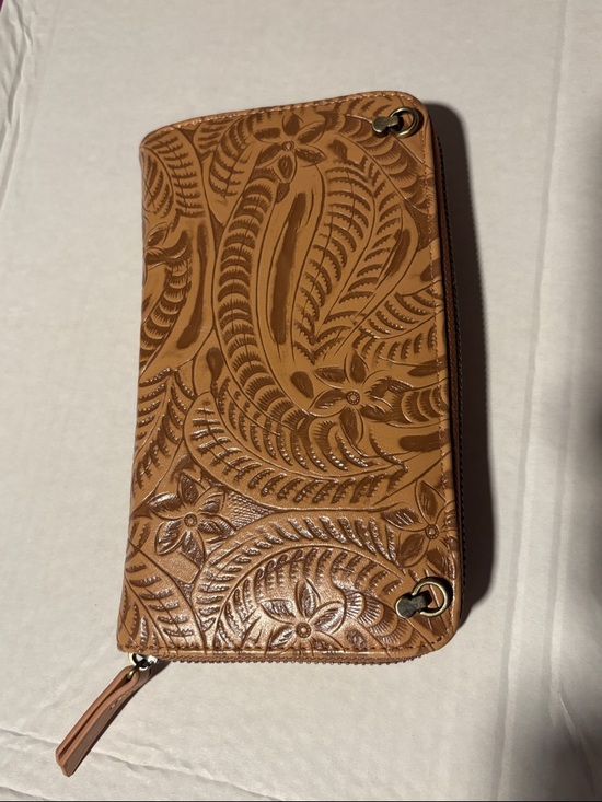 Embossed Tan Leather Wallet Purse Wristlet NWOT Unbranded - Picture 2 of 5